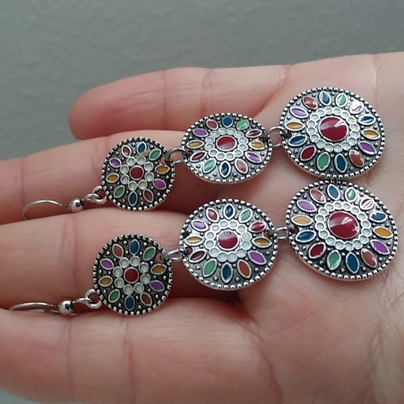 Vintage Style Womens Earrings. - Picture 2 of 5